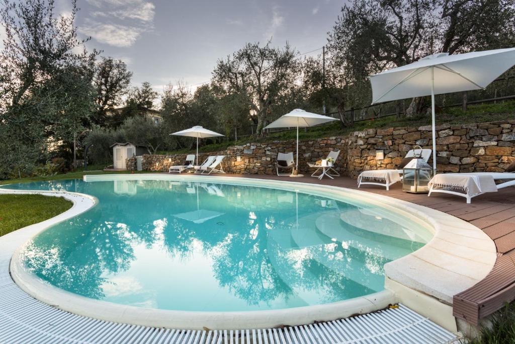 Villa Alberta, Panoramic 4 Bedrooms Farmhouse with Private Pool in Lucca close to Town Centre – Lucca