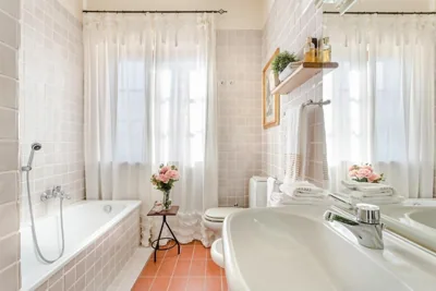 Villa Alberta, Panoramic 4 Bedrooms Farmhouse with Private Pool in Lucca close to Town Centre – Foto’s 2